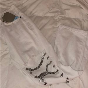 super cute white mom jeans with chains